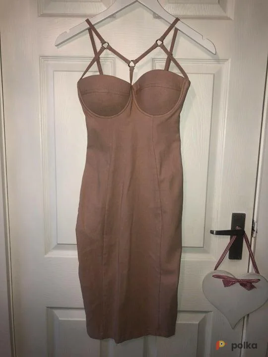Возьмите Платье портупея на бретельках бежевое миди напрокат (Фото 1) в Москве