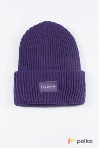 Возьмите Фиолетовая вязаная шапка с надписью напрокат (Фото 1) в Москве