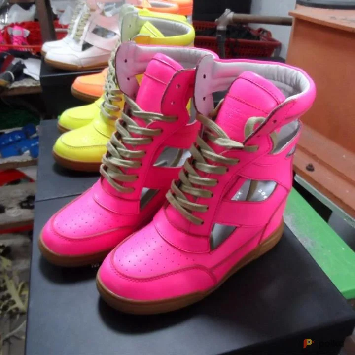 Возьмите Неоновые розовые кеды напрокат (Фото 1) в Москве