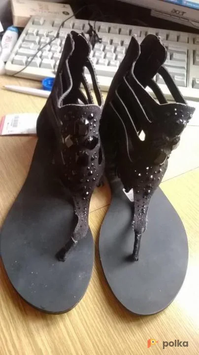 Возьмите Сланцы сандали черные замшевые с камнями напрокат (Фото 1) в Москве