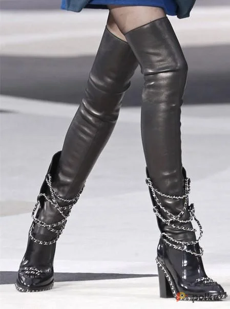 Возьмите Женские ботинки сапоги ботфорты черные с цепями напрокат (Фото 1) в Москве
