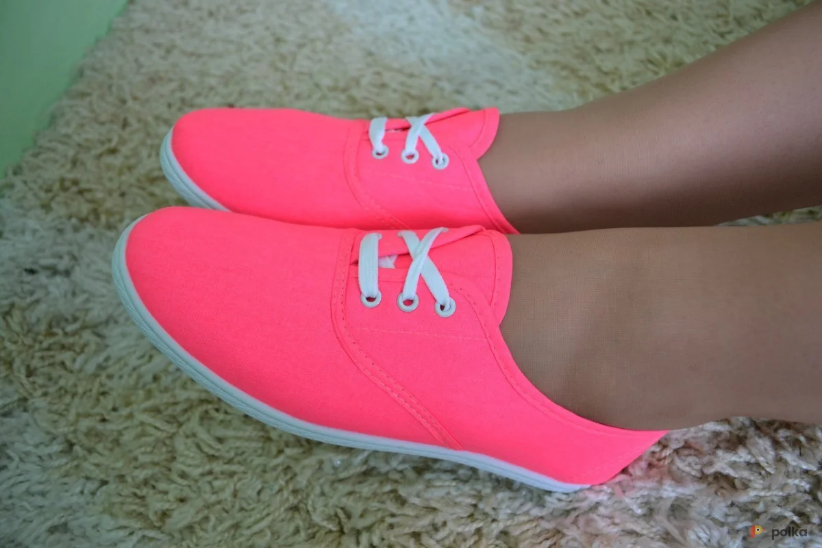 Возьмите Неоновые розовые кеды напрокат (Фото 1) в Москве