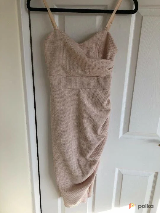 Возьмите Платье бежевое миди на бретелях напрокат (Фото 1) в Москве