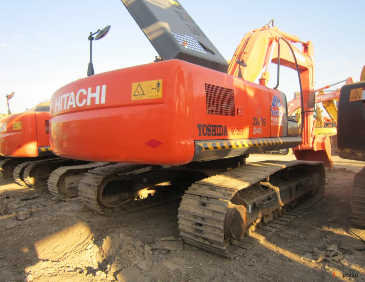 Возьмите Гусеничный экскаватор HITACHI ZX240 напрокат (Фото 1) в Москве