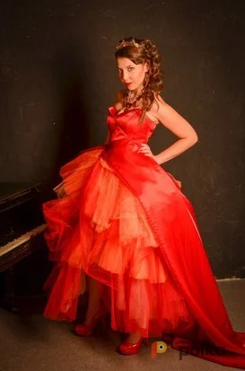 Возьмите Вечернее красное  корсетное платье со съемным подъюбником напрокат (Фото 1) в Москве