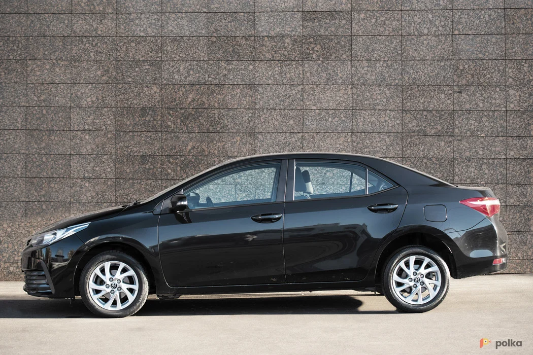 Возьмите Toyota Corolla напрокат (Фото 1) в Москве